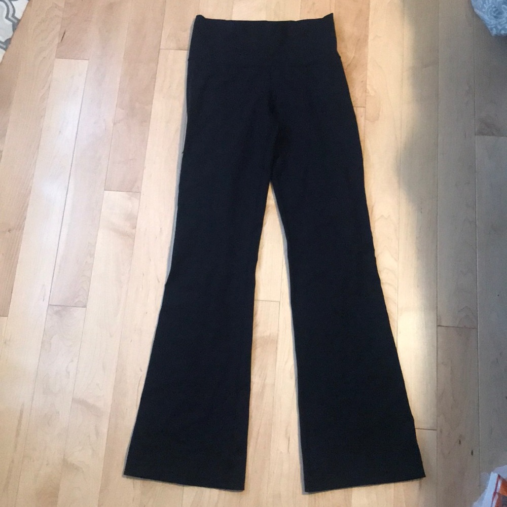 Black lulu lemon yoga pants